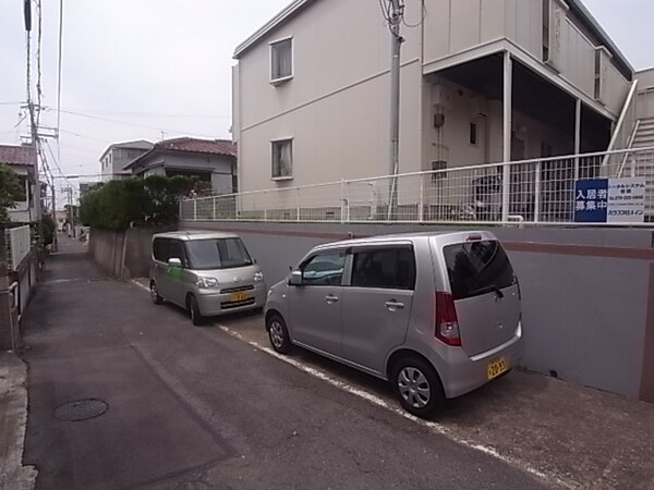 駐車場(駐車場も敷地内にあります＾＾)