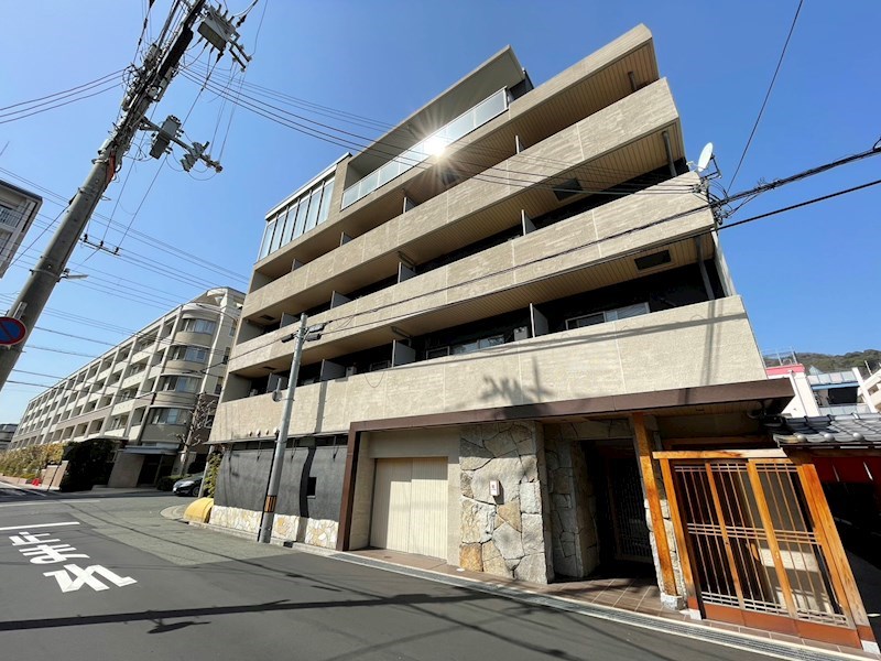 ラティ岡本