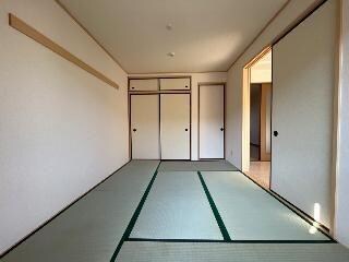 物件内観写真19　(押入れ)