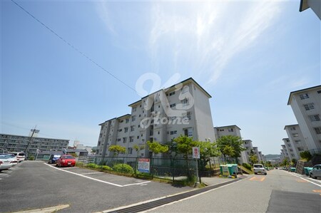 白川台住宅１３号棟外観写真