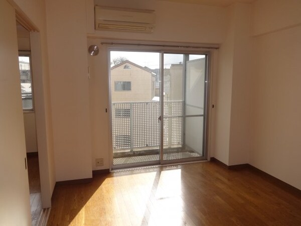 洋室(※同間取り３０２号室の写真になります。)