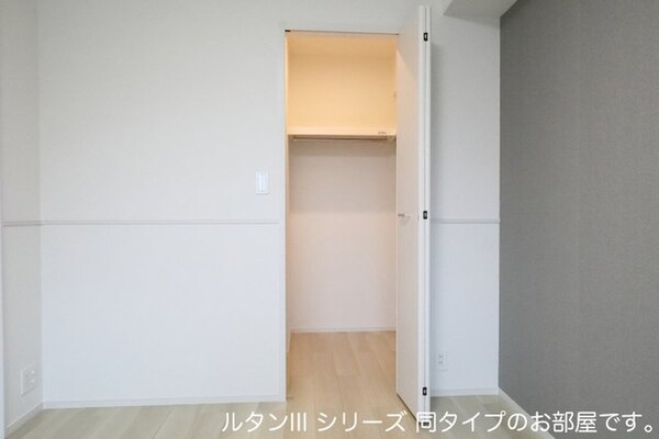 収納(小物を収納するのに便利です)