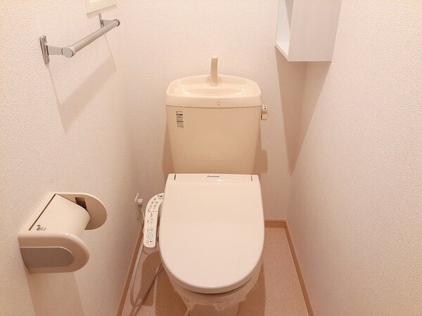 トイレ(コンパクトで使いやすいトイレです)