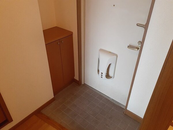 玄関(収納もある玄関です)
