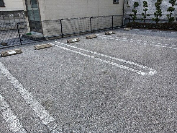 駐車場(駐車場に車を止められます)
