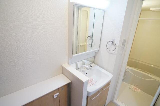 物件内観写真14　(ゆったりとスペースのある洗面所)