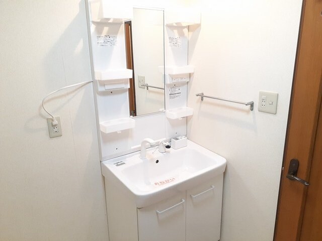 物件内観写真12　(忙しい朝には欠かせない洗面所です)