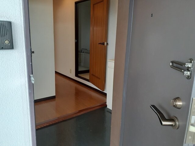 物件内観写真14　(落ち着いた玄関です)