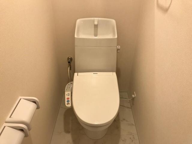 物件内観写真15　(シャワー付トイレ)