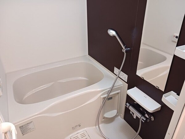 浴室(お風呂で日々の疲れを落としましょう)