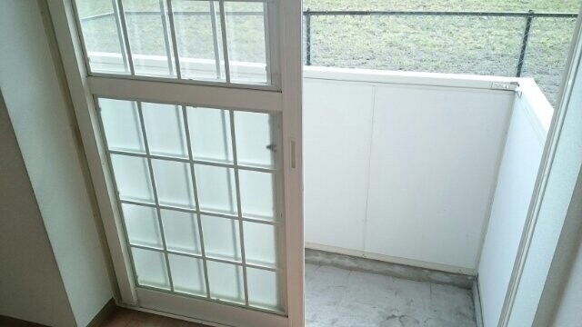 物件内観写真19　(お洗濯にも便利なバルコニー付き)