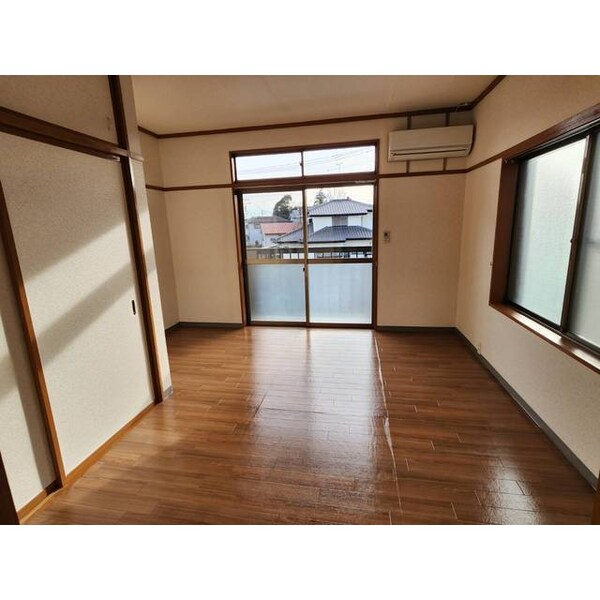 居室(ゆったり過ごせる居間です)