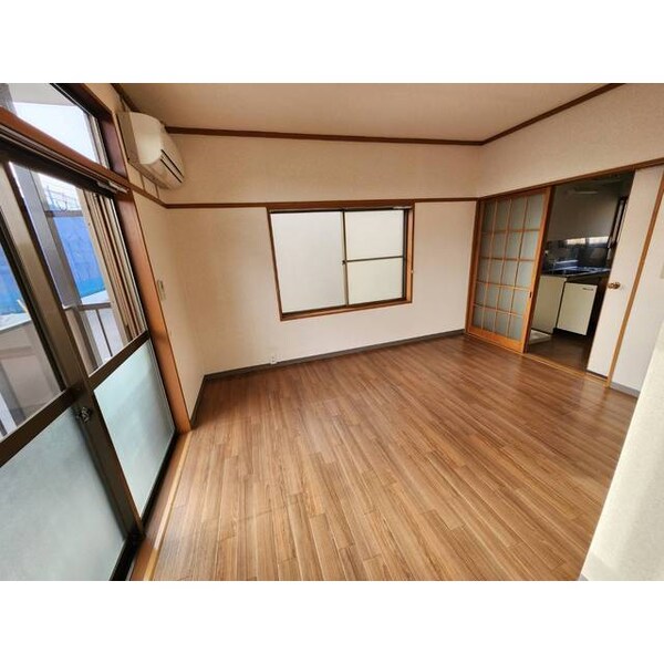 居室(おしゃれな居間です)