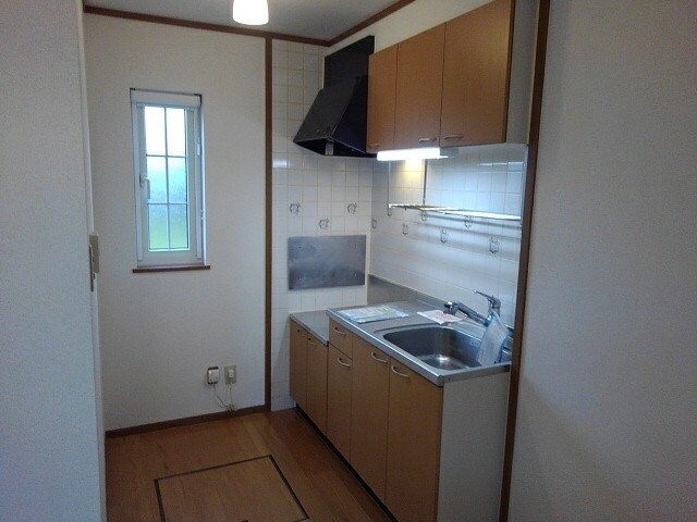 物件内観写真10　(コンパクトなキッチンで掃除もラクラク)