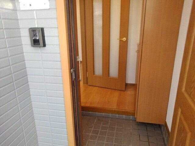 物件内観写真14　(明るい玄関です)