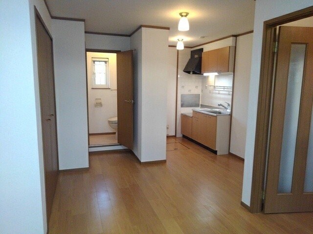 物件内観写真15　(内装は落ち着いています)