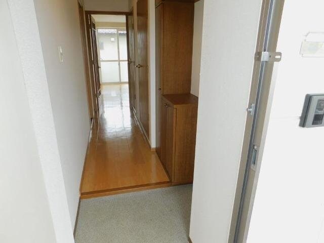 物件内観写真14　(明るい玄関です)