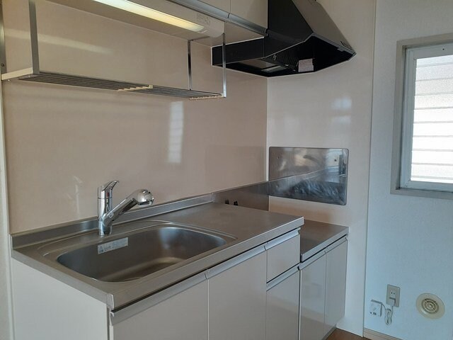 物件内観写真10　(コンパクトなキッチンで掃除もラクラク)