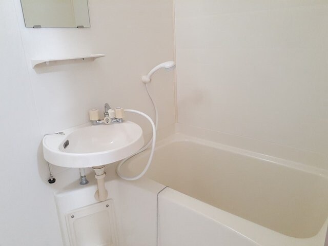 物件内観写真11　(コンパクトで使いやすいお風呂です)