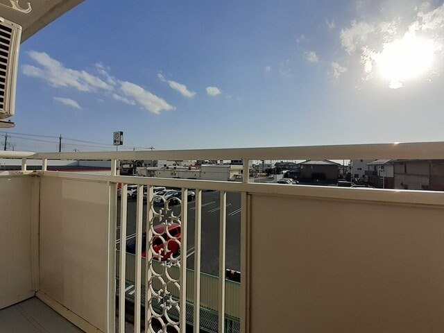 物件内観写真19　(お洗濯にも便利なバルコニー付き)