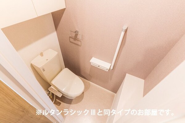 トイレ(コンパクトで使いやすいトイレです)