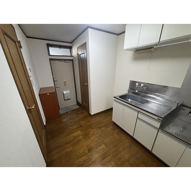 物件内観写真11　(ゆったりとスペースのある洗面所)