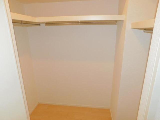 物件内観写真16　(収納豊富です)