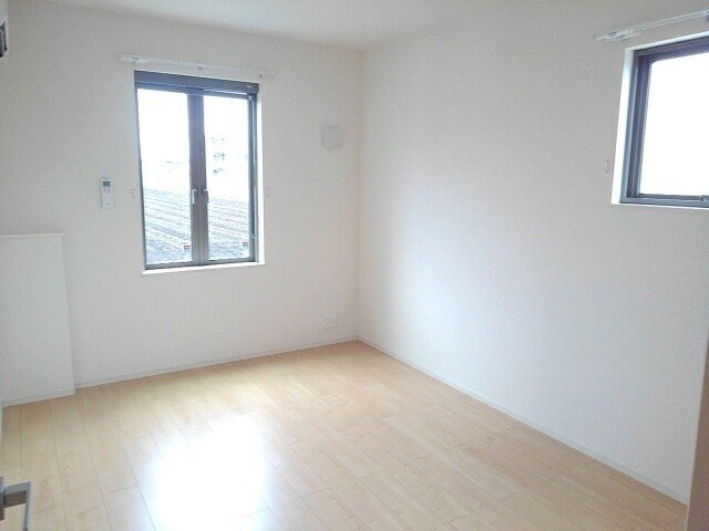 物件内観写真12　(きれいな内装です)