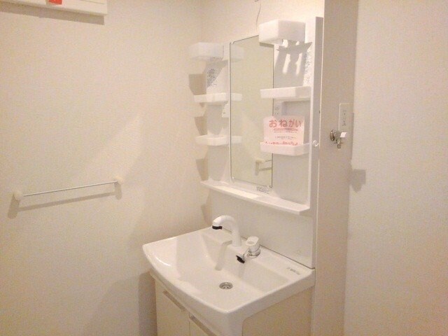 物件内観写真13　(スペースが確保できる洗面所です)