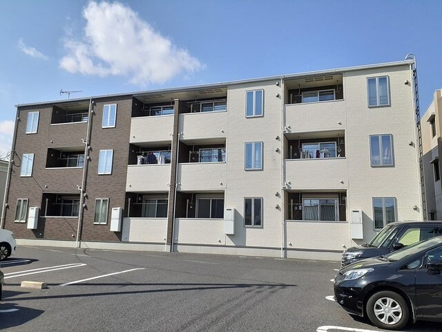 物件外観写真1　(外観もきれいです)