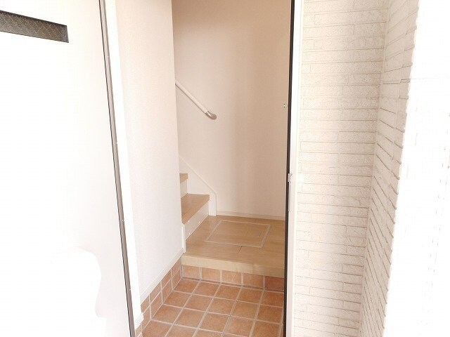 物件内観写真9　(落ち着いた玄関です)