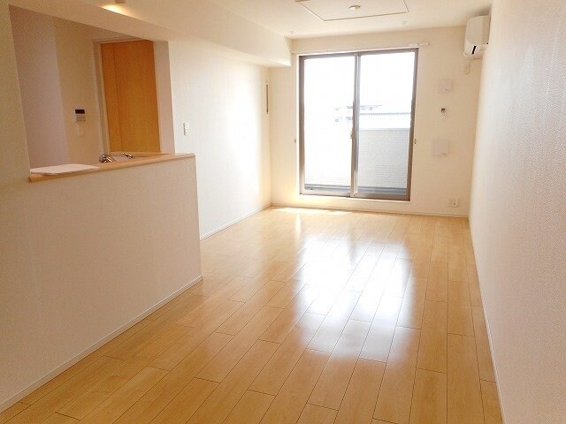 物件内観写真11　(おしゃれな居間です)