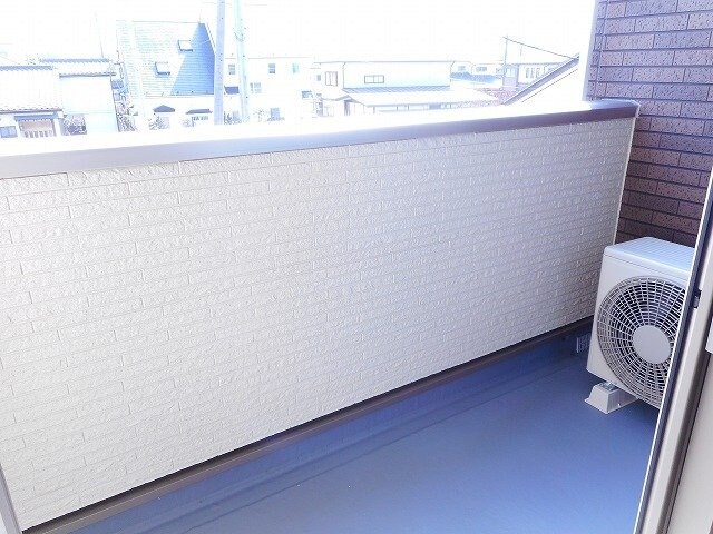 物件内観写真19　(バルコニーからの眺めを楽しみながら食事をしませんか)