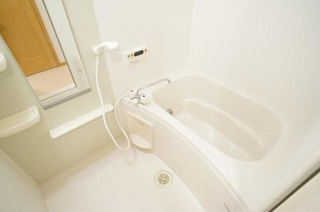 物件内観写真13　(落ち着いた空間のお風呂です)