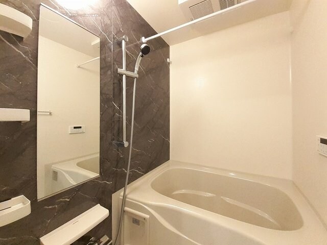 物件内観写真11　(きれいなお風呂です)