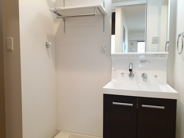 物件内観写真12　(コンパクトで使いやすい洗面所)