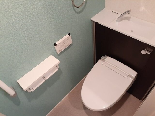 物件内観写真13　(清潔感のあるトイレです)