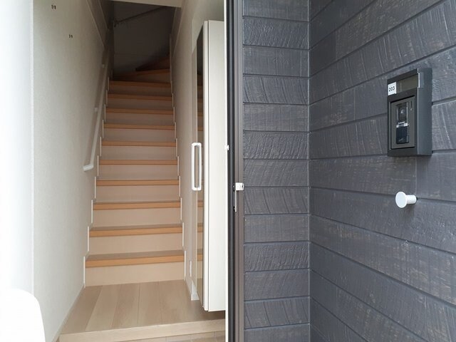 物件内観写真14　(ゆったりとした玄関です)