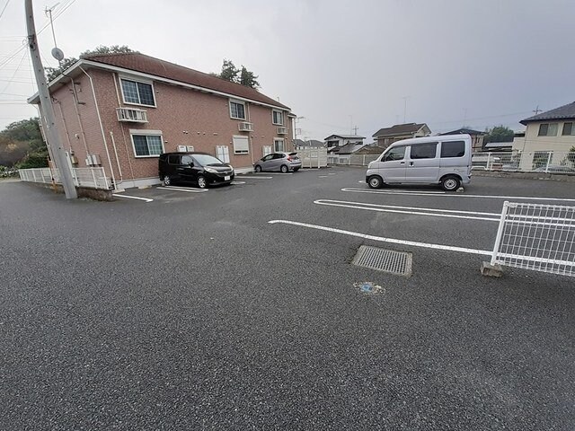 物件外観写真2　(駐車場完備です)