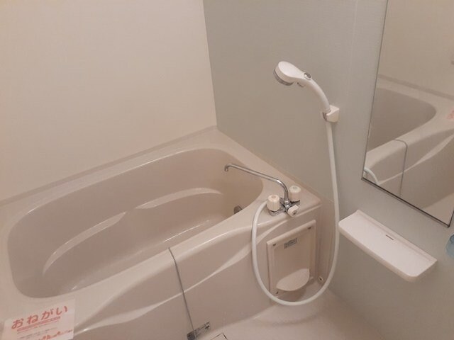 物件内観写真11　(日々の疲れを癒すお風呂付です)