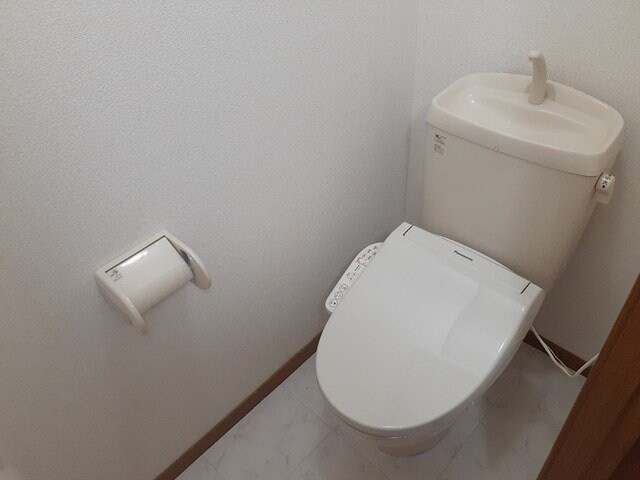 物件内観写真16　(シンプルで使いやすいトイレです)