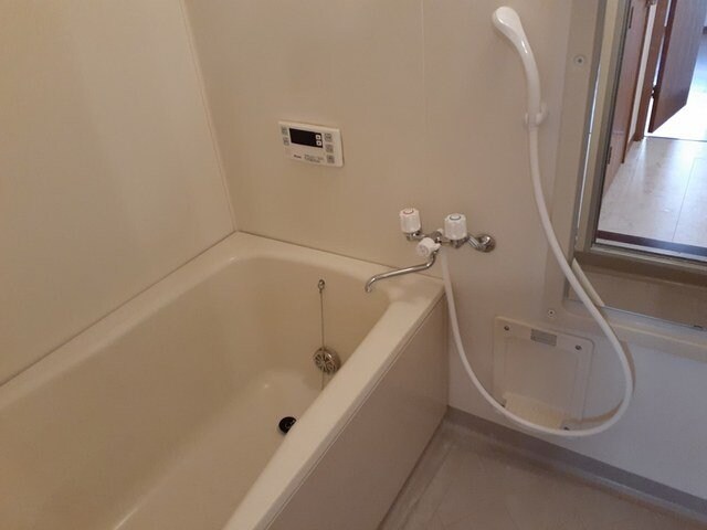 物件内観写真11　(日々の暮らしに欠かせないお風呂です)