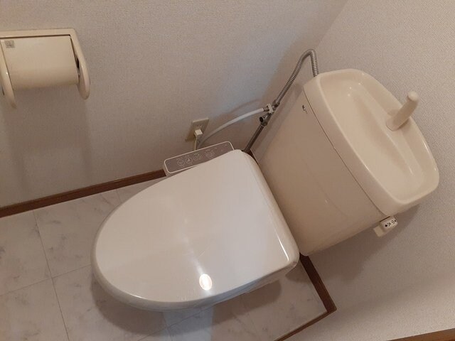 物件内観写真13　(ゆったりとした空間のトイレです)