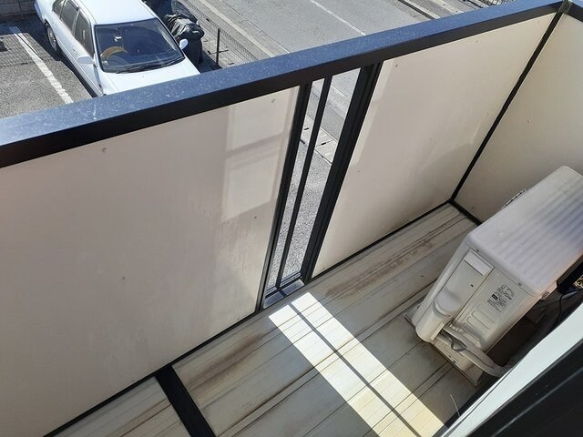 物件内観写真19　(開放的で明るい空間を演出してくれるバルコニーです)