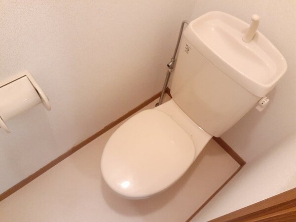 トイレ(落ち着いた色調のトイレです)