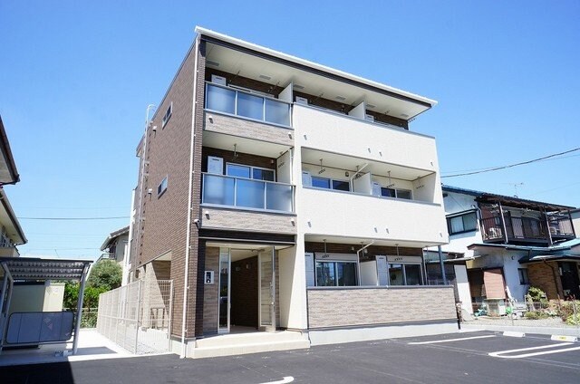 物件外観写真1　(外観もきれいです)