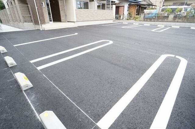 物件外観写真2　(駐車場があります)