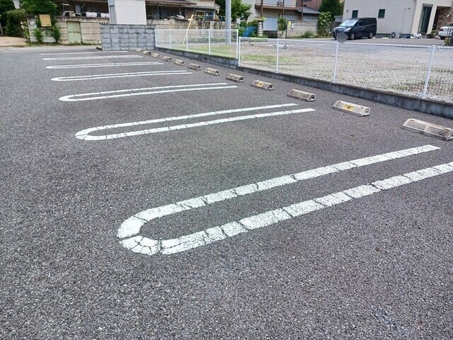 物件外観写真2　(駐車場完備です)