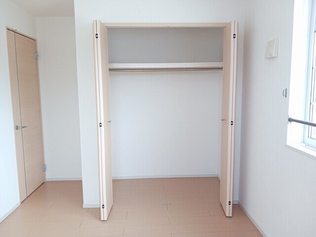 物件内観写真17　(収納豊富です)