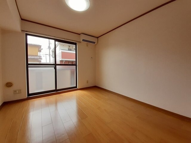 物件内観写真9　(おしゃれな居間です)